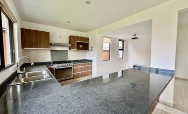 CASA EN RENTA EN SATÉLITE