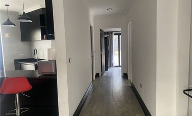 Moderna Casa Bien Equipada en Barrio Tranquilo