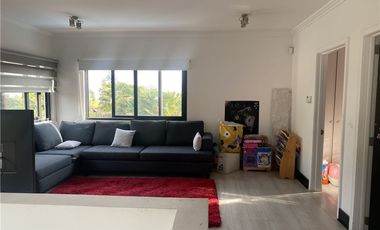 Moderna Casa Bien Equipada en Barrio Tranquilo