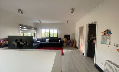 Moderna Casa Bien Equipada en Barrio Tranquilo