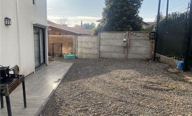 Moderna Casa Bien Equipada en Barrio Tranquilo