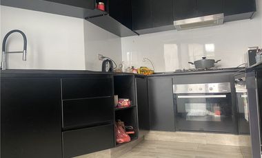 Moderna Casa Bien Equipada en Barrio Tranquilo