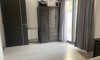 Moderna Casa Bien Equipada en Barrio Tranquilo