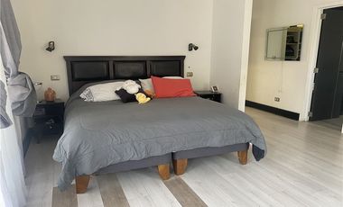 Moderna Casa Bien Equipada en Barrio Tranquilo