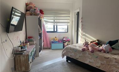 Moderna Casa Bien Equipada en Barrio Tranquilo