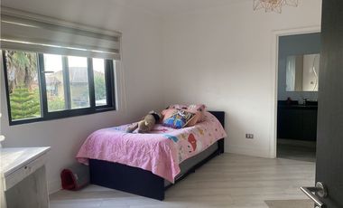 Moderna Casa Bien Equipada en Barrio Tranquilo