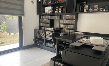 Moderna Casa Bien Equipada en Barrio Tranquilo