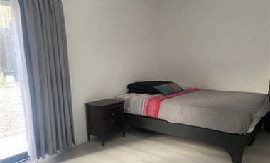 Moderna Casa Bien Equipada en Barrio Tranquilo