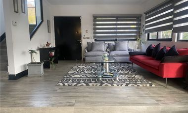 Moderna Casa Bien Equipada en Barrio Tranquilo