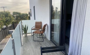 Moderna Casa Bien Equipada en Barrio Tranquilo