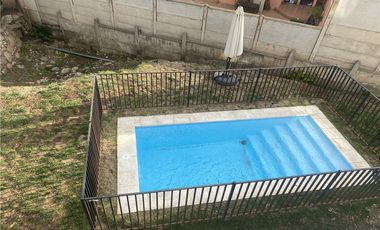 Moderna Casa Bien Equipada en Barrio Tranquilo