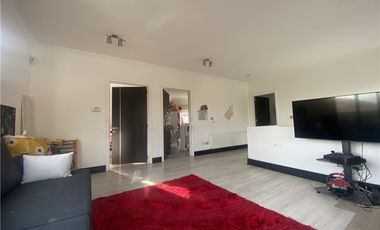 Moderna Casa Bien Equipada en Barrio Tranquilo