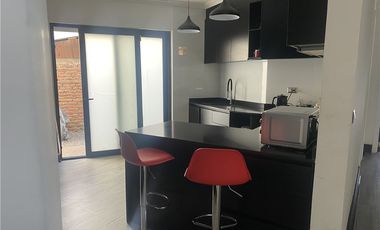 Moderna Casa Bien Equipada en Barrio Tranquilo