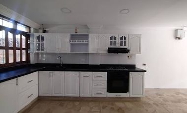 ARRIENDO de CASA RESIDENCIAL en SABANETA