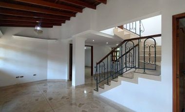 ARRIENDO de CASA RESIDENCIAL en SABANETA