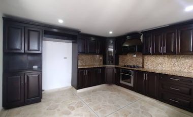 ARRIENDO de CASA RESIDENCIAL en SABANETA
