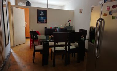 Edificio de 5 Pisos. Inversión con Apartamentos, Local y Oficinas