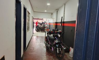 Edificio de 5 Pisos. Inversión con Apartamentos, Local y Oficinas
