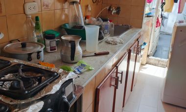 Edificio de 5 Pisos. Inversión con Apartamentos, Local y Oficinas