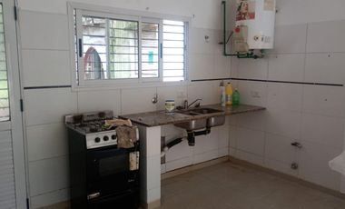 Casa en venta - 2 Dormitorios 1 Baño - City Bell