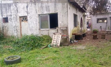 Casa en venta - 2 Dormitorios 1 Baño - City Bell