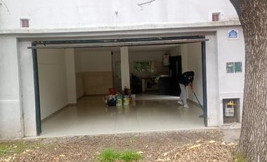 Casa en venta - 2 Dormitorios 1 Baño - City Bell