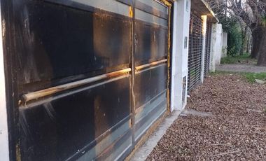 Casa en venta - 2 Dormitorios 1 Baño - City Bell