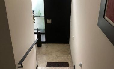 Casa en VENTA con 4 recámaras y  jardín en Privada San Francisco