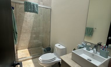 Casa en VENTA con 4 recámaras y  jardín en Privada San Francisco