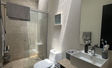 Casa en VENTA con 4 recámaras y  jardín en Privada San Francisco