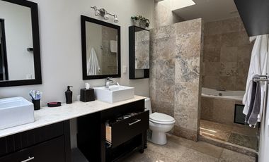 Casa en VENTA con 4 recámaras y  jardín en Privada San Francisco