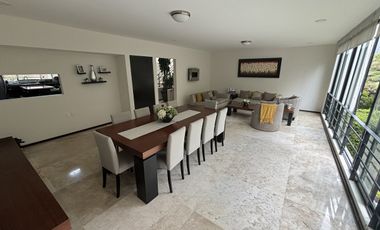 Casa en VENTA con 4 recámaras y  jardín en Privada San Francisco