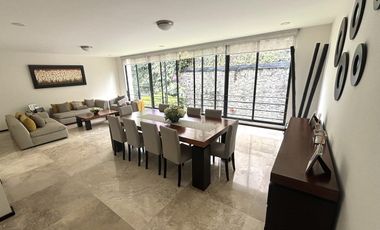 Casa en VENTA con 4 recámaras y  jardín en Privada San Francisco