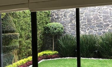 Casa en VENTA con 4 recámaras y  jardín en Privada San Francisco