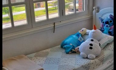 Casa en venta - 5 ambientes - patio y pileta de fibra de vidrio