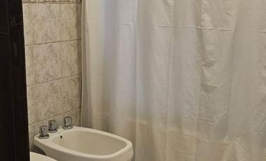 Casa en venta - 5 ambientes - patio y pileta de fibra de vidrio