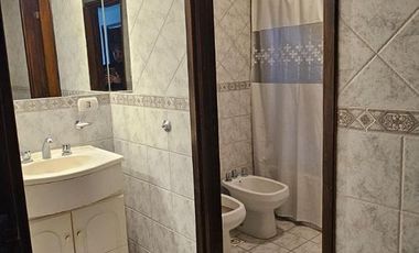 Casa en venta - 5 ambientes - patio y pileta de fibra de vidrio