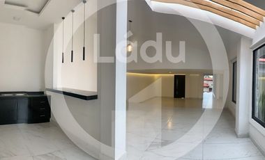 VENTA Residencia en Lomas de las Palmas