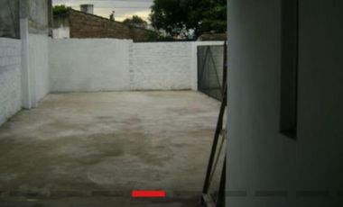 Casa en venta - 2 Dormitorios 1 Baño - Luis Guillón