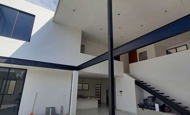 CASA NUEVA Y MODERNA EN ESQUINA EN RESIDENCIAL NORTEMERIDA - ENTREGA DIC 2025