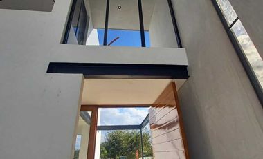 CASA NUEVA Y MODERNA EN ESQUINA EN RESIDENCIAL NORTEMERIDA - ENTREGA DIC 2025