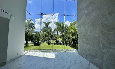 CASA EN VENTA MERIDA, YUCATAN COUNTRY CLUB, FRENTE A CAMPO DE GOLF Y LAGO, LISTA