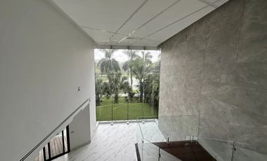 CASA EN VENTA MERIDA, YUCATAN COUNTRY CLUB, FRENTE A CAMPO DE GOLF Y LAGO, LISTA