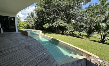 CASA EN VENTA MERIDA, YUCATAN COUNTRY CLUB, FRENTE A CAMPO DE GOLF Y LAGO, LISTA