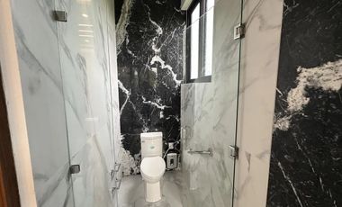 CASA EN VENTA MERIDA, YUCATAN COUNTRY CLUB, FRENTE A CAMPO DE GOLF Y LAGO, LISTA