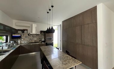 CASA EN VENTA MERIDA, CHOLUL, PRIVADA SAN JOSE TULIPANES, ENTREGA INMEDIATA.