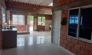CASA EN VENTA EN PORTALES DE YUMBO 3 NIVELES 240M2