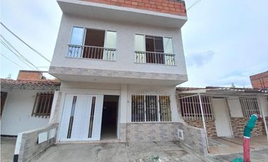 CASA EN VENTA EN PORTALES DE YUMBO 3 NIVELES 240M2