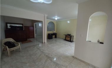 CASA EN VENTA EN PORTALES DE YUMBO 3 NIVELES 240M2