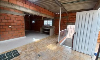 CASA EN VENTA EN PORTALES DE YUMBO 3 NIVELES 240M2